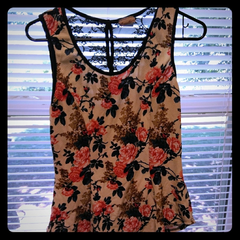 Women's Peblem Top
